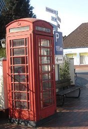 Rote Telefonzelle aus Schottland